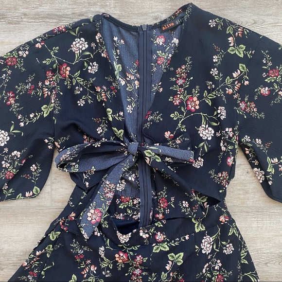 Romper - Picture 2 of 3